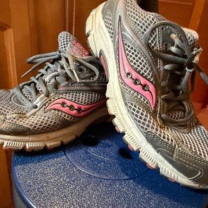 Saucony Women's Athletic Shoes in Gray and Pink